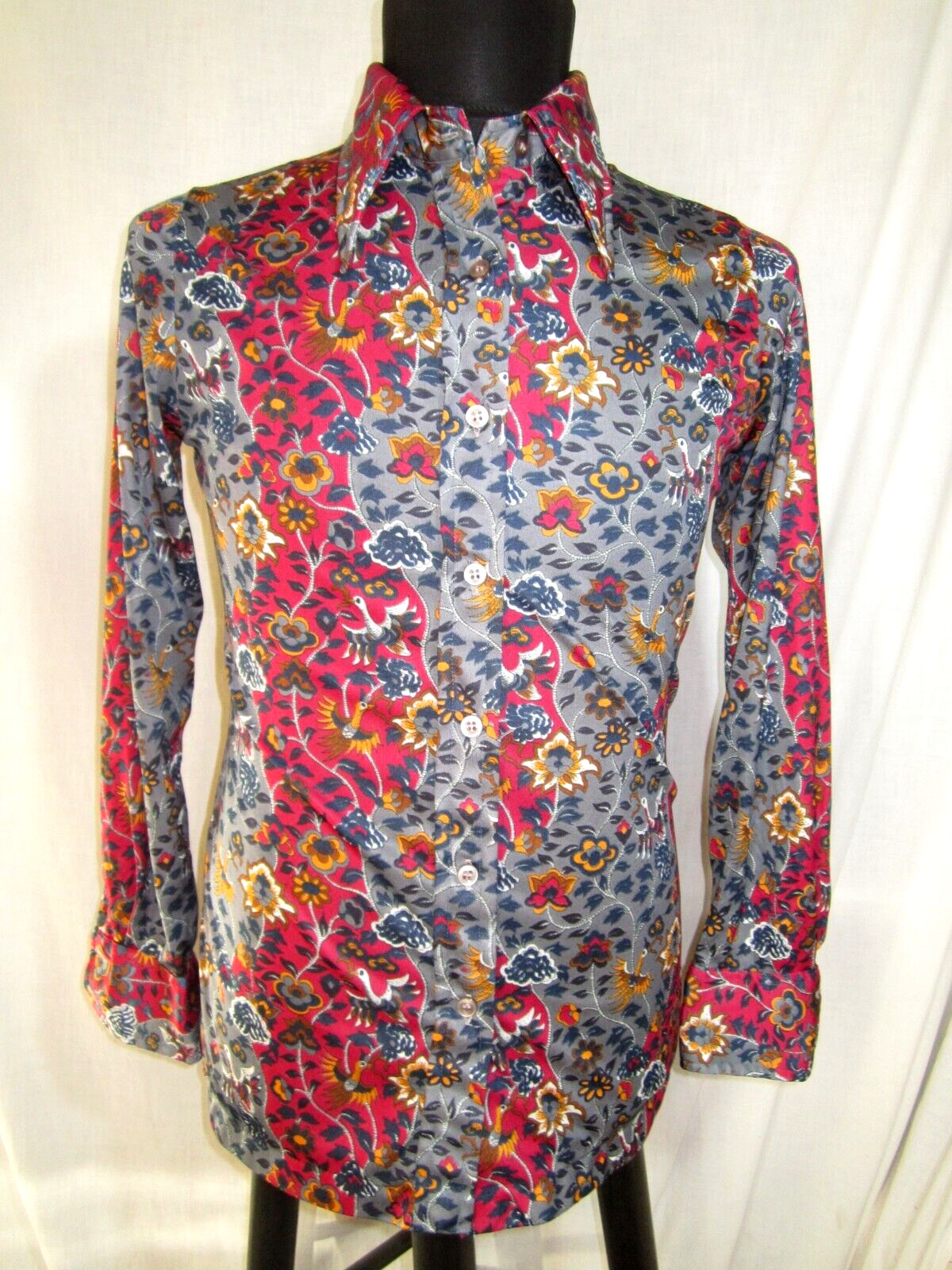 70s Disco vintage dagger point collar top blouse Polyester button up fitted Sz S