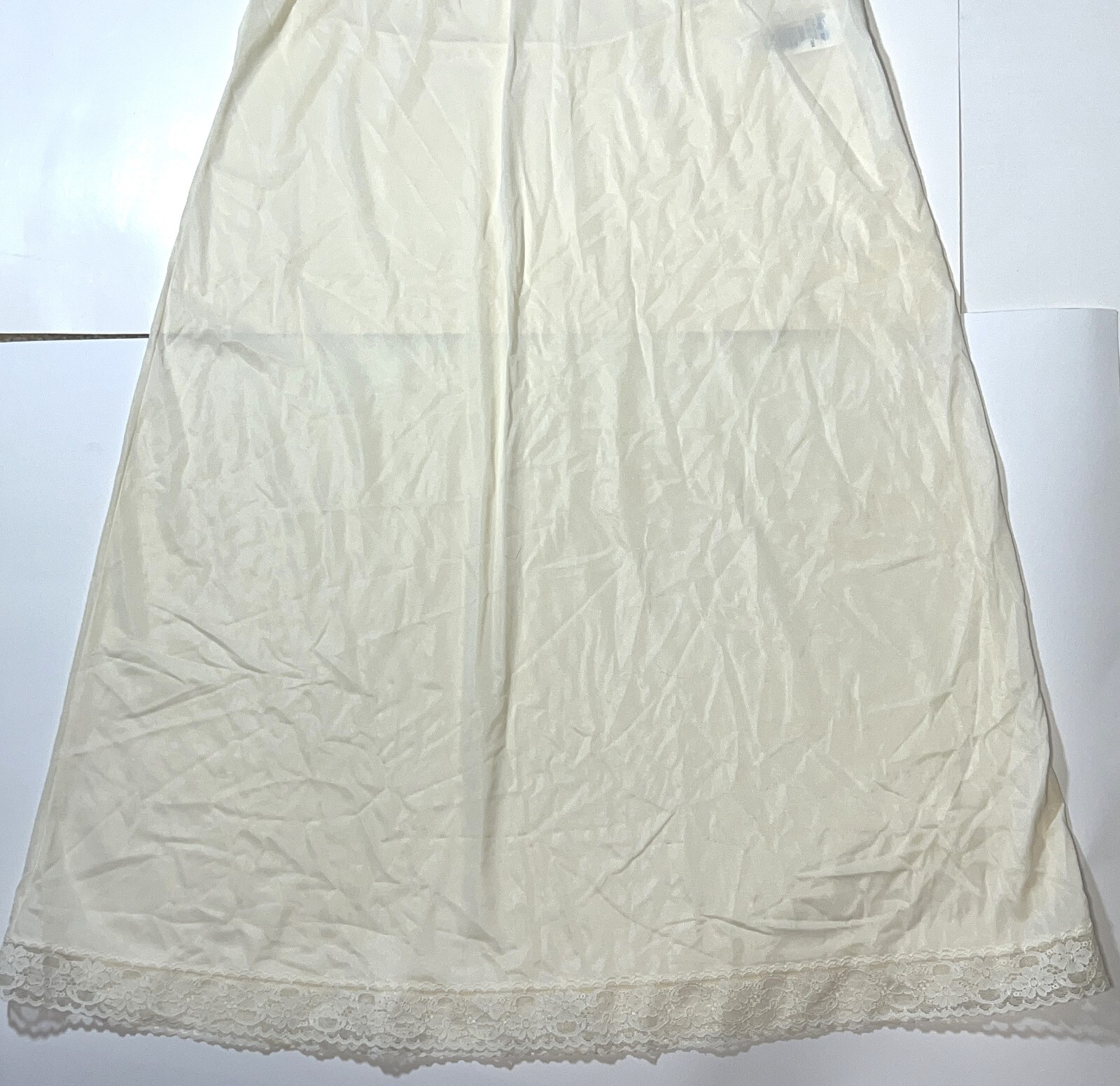 VTG Vanity Fair C. Glow Full Slip Dress 38 Nylon Floral Lace Lingerie 10-103 24″