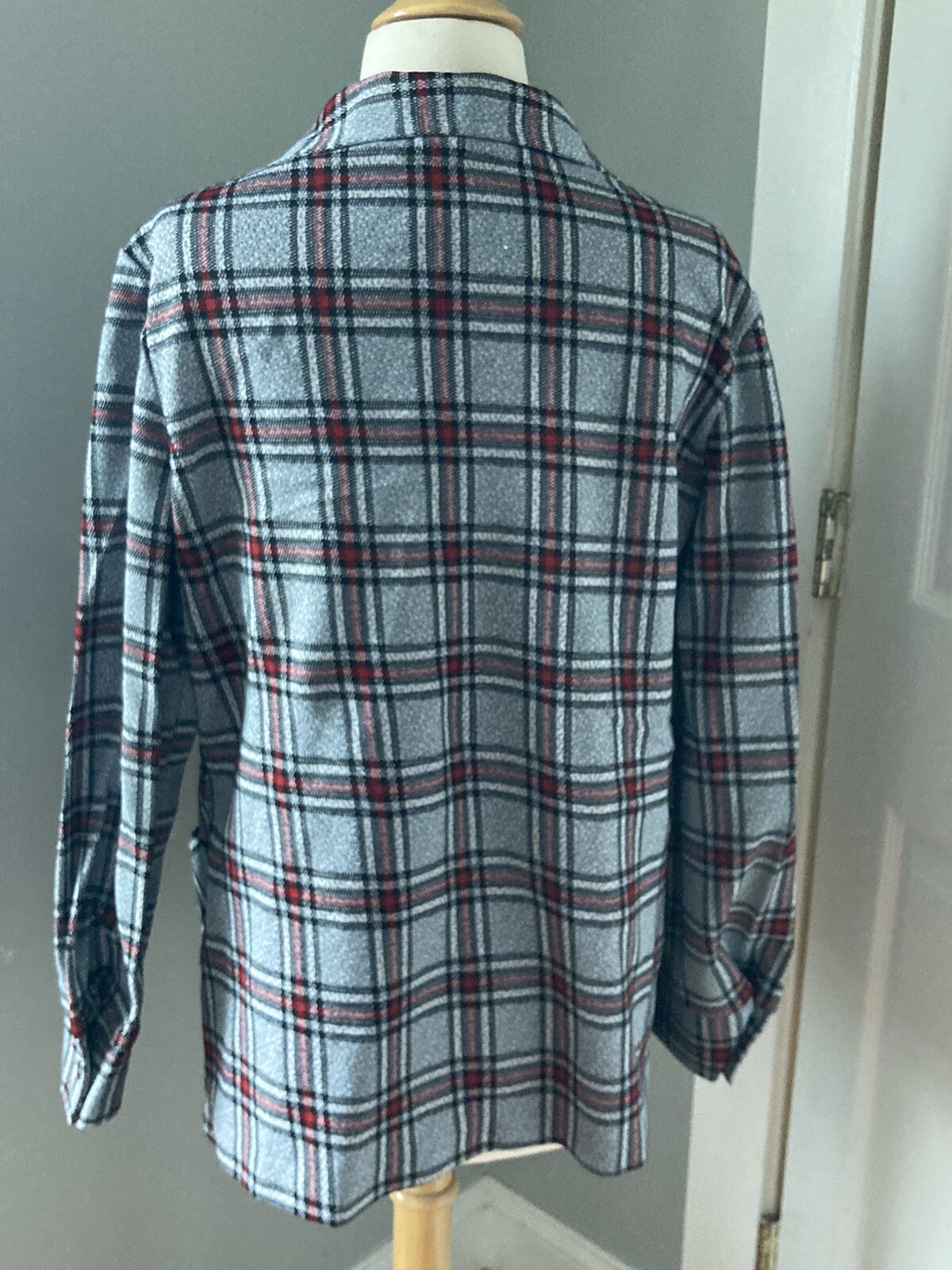 18 Gray Red Plaid Lightweight Barn Jacket Vintage 70s Shirt Stretch knit Top