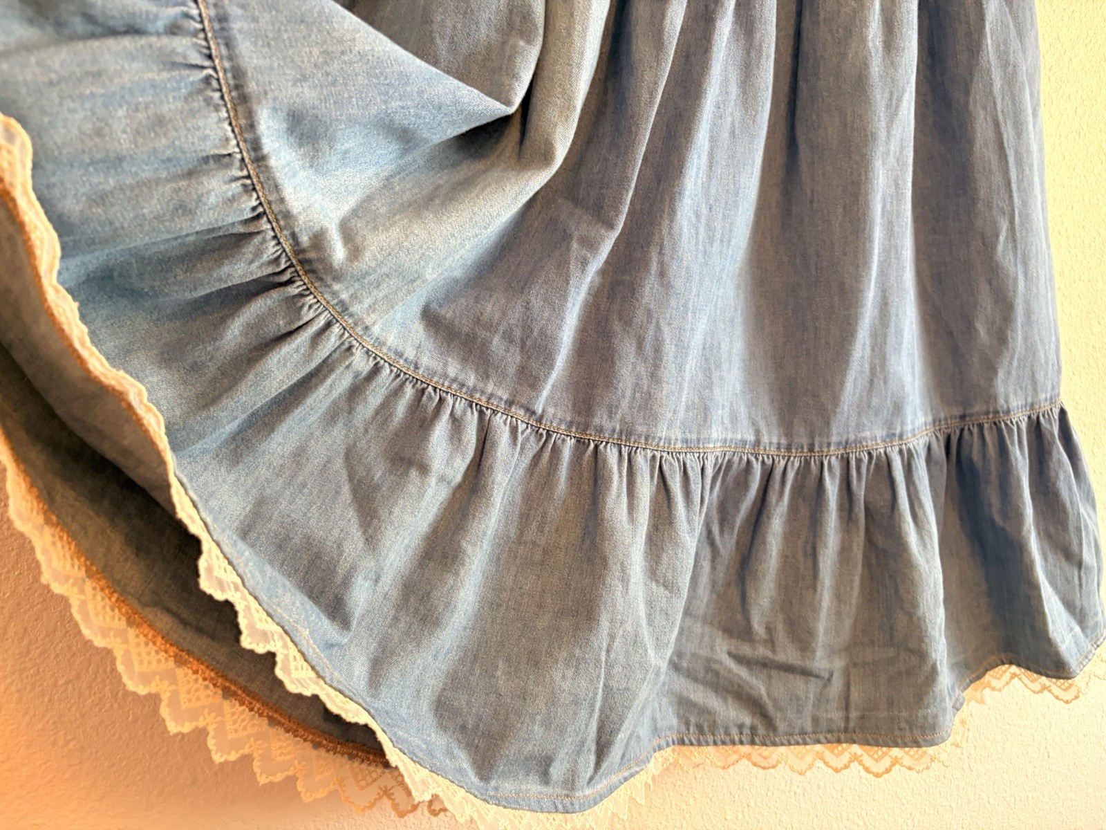 80S VTG CHAMBRAY DENIM SKIRT LACE TRIM M Peasant Cottage Boho Western USA MADE
