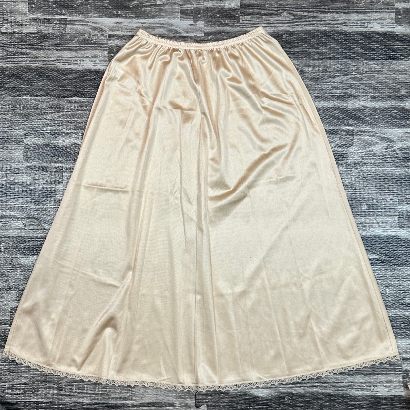 Vintage Vanity Fair Half Slip Size Small in Beige/Nude NEW