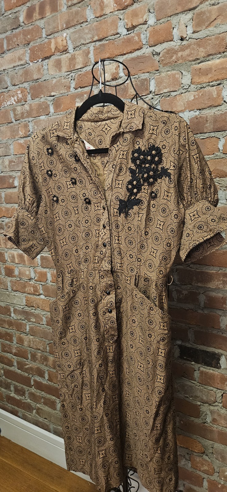 Vintage Brown Patterned Shirtwaist With Embroidery & Pockets