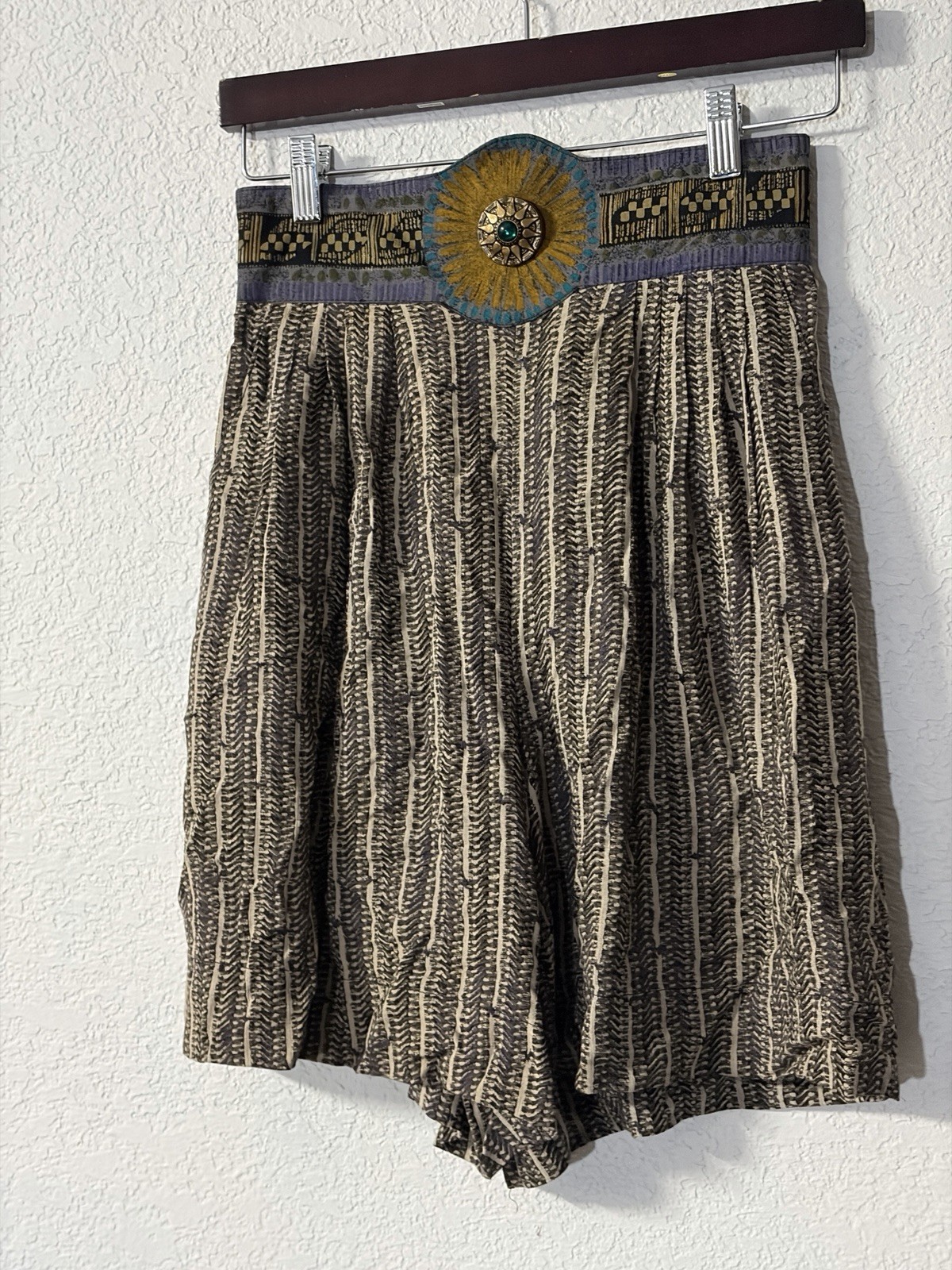 Dorothy Schoelen Platinum Vintage High Waist Boho Sunburst Gem Shorts Size 6