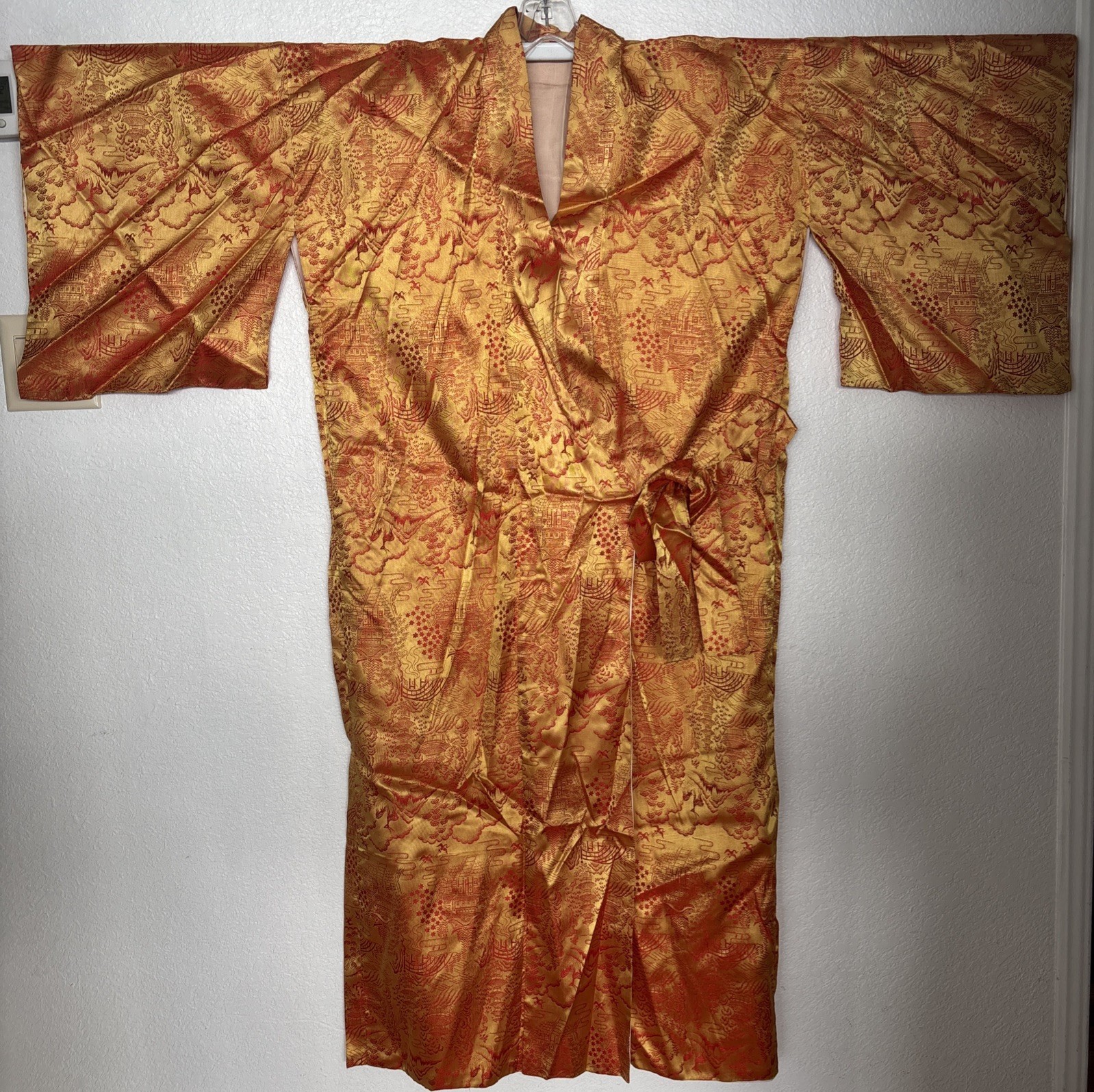 1940s VINTAGE JAPANESE KIMONO ~ ORANGE/GOLD FIGURED SILK ~ LINED ~ BELL SLEEVES