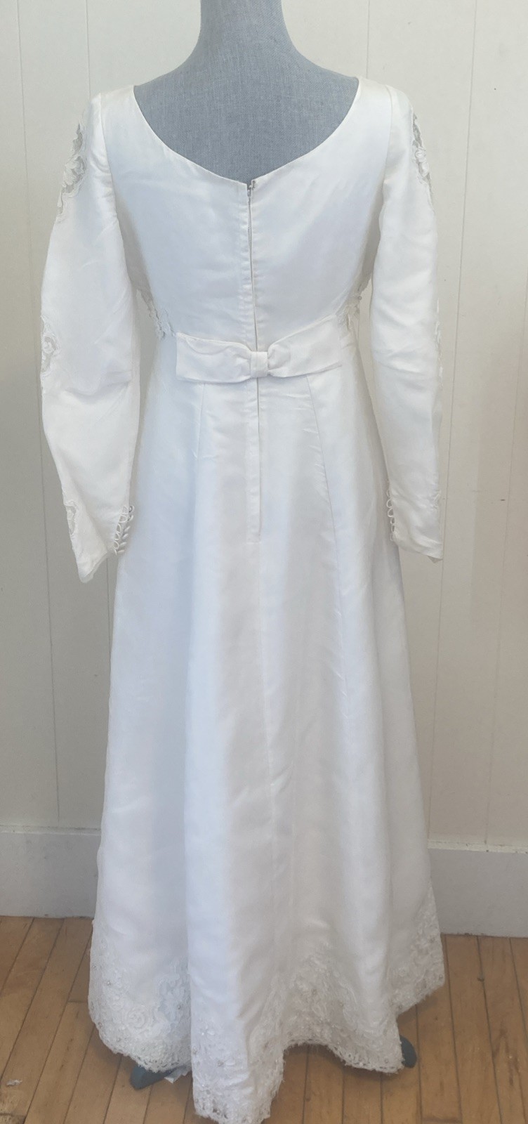 Vintage Custom Handmade Wedding Dress w/ Train & Veil – 1960s