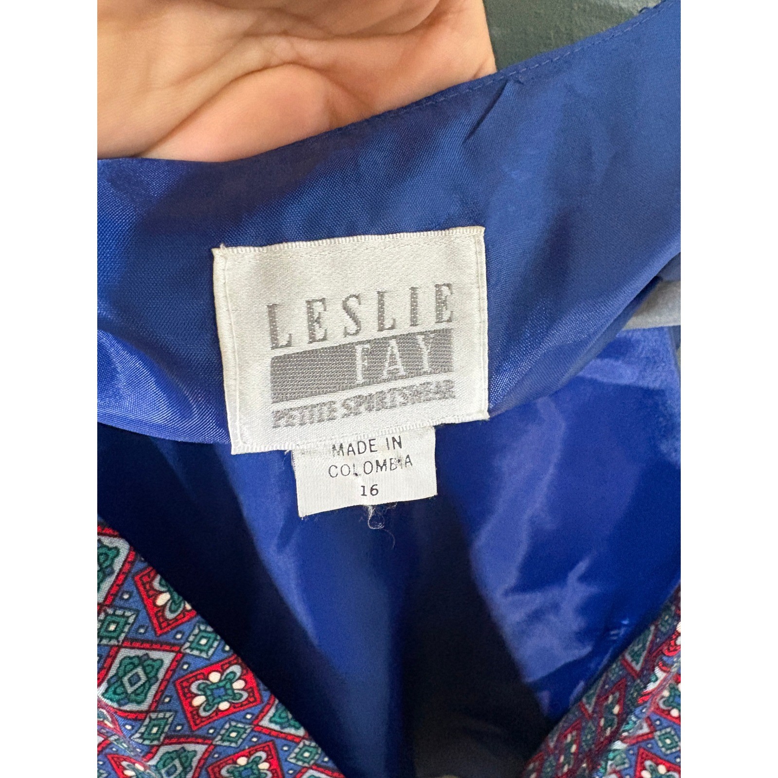 Leslie Fay Petite Vintage Rayon Vest Red Blue Geometric Diamond Print Size 16