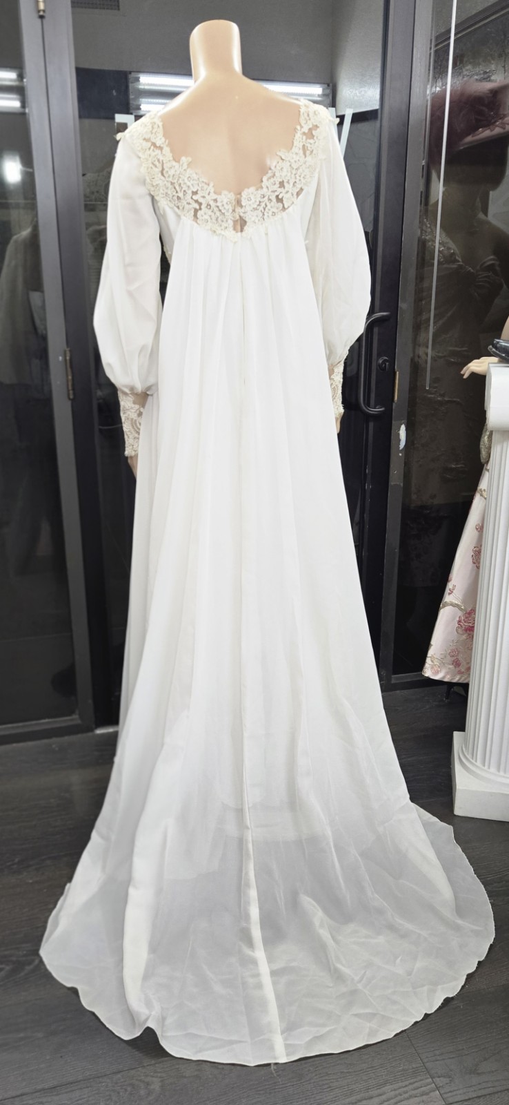 Bianchi Vintage 60s Ivory chiffon with Alencon lace trim Wedding Dress sz 8