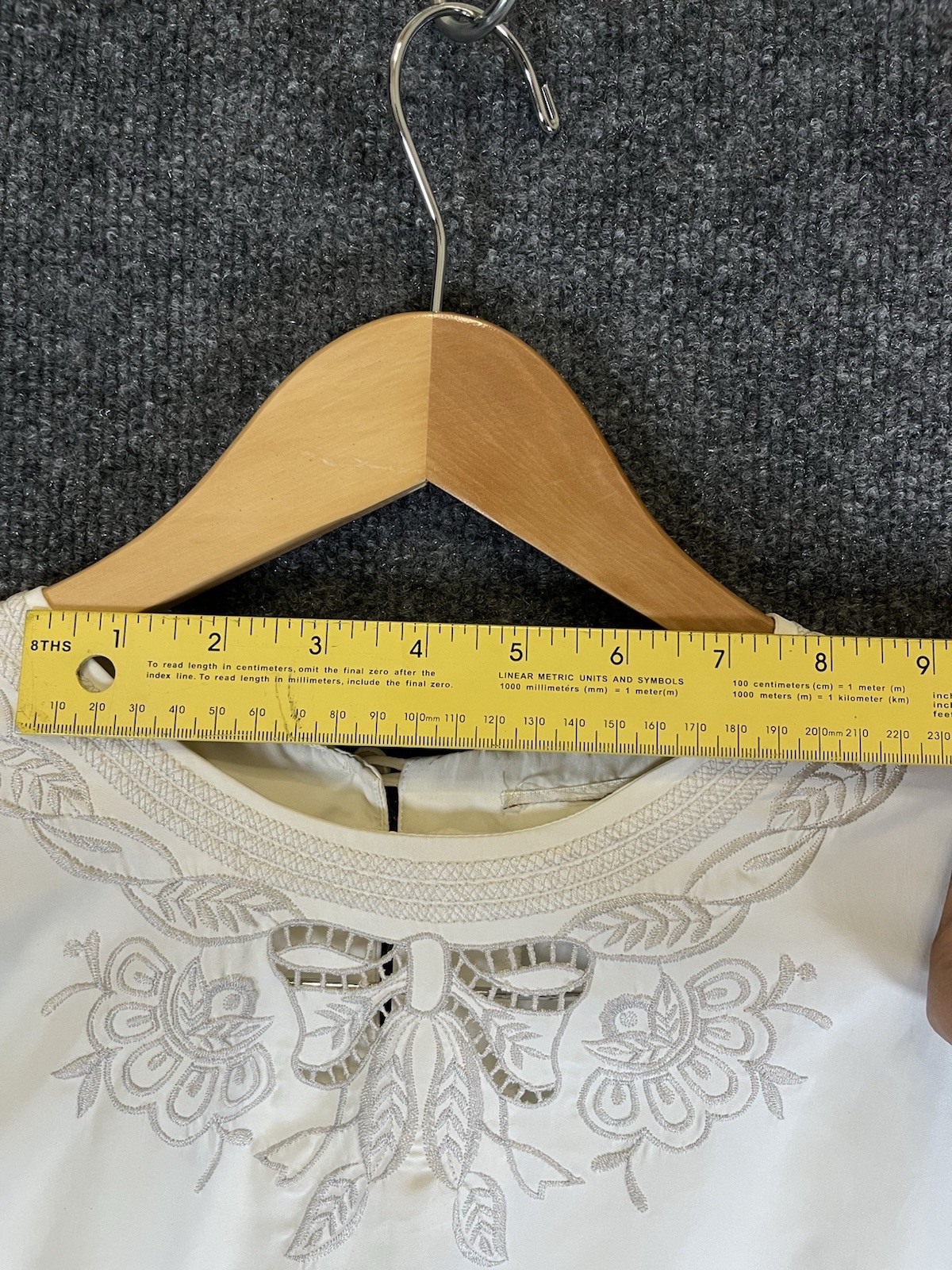 VTG 80s Ivory Cream Short Sleeve Blouse Embroidered Keyhole Back See Description