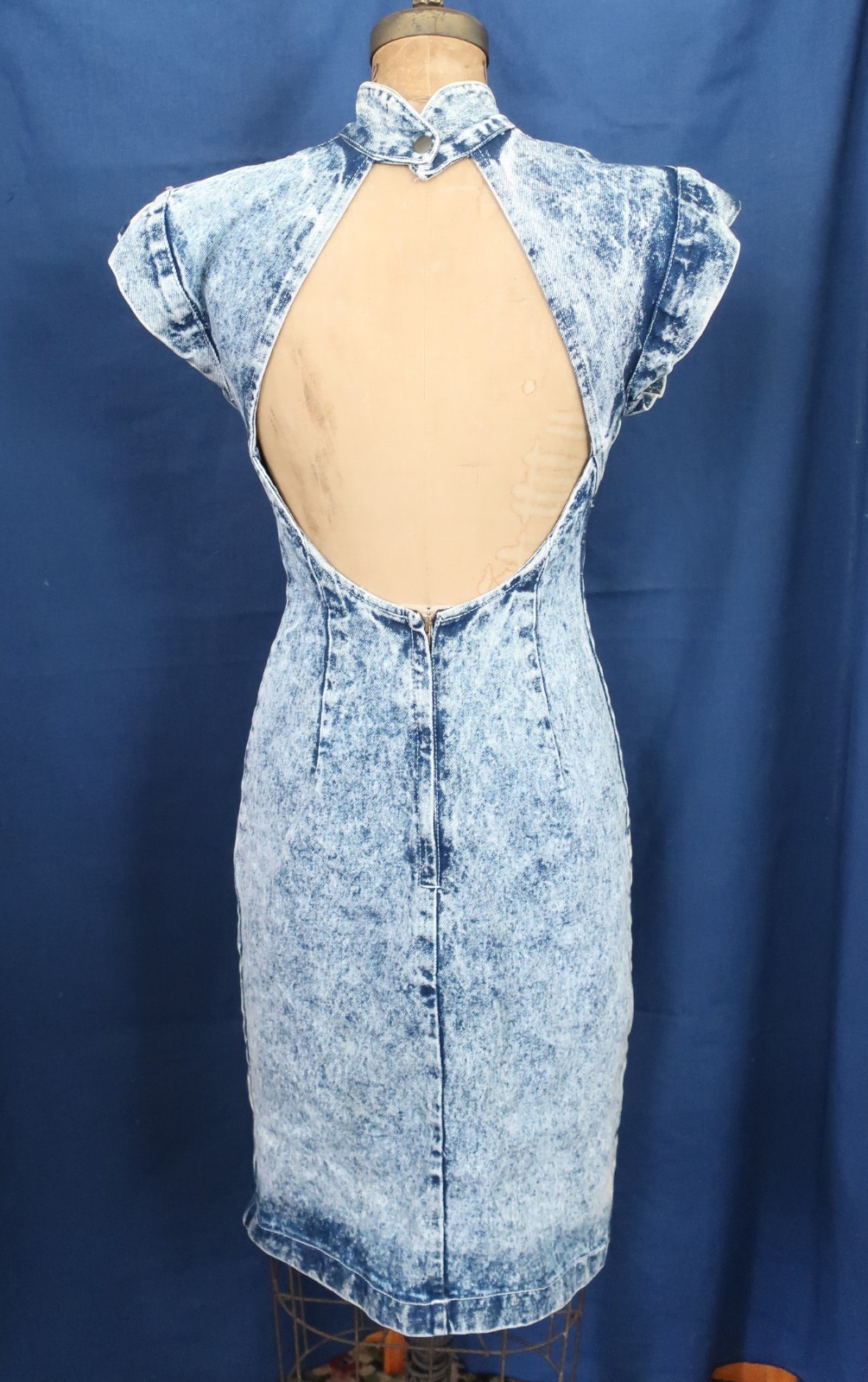 Vintage 1980s Acid Wash Fitted Denim Dress Open Back Size 9 S/M Paris Blues