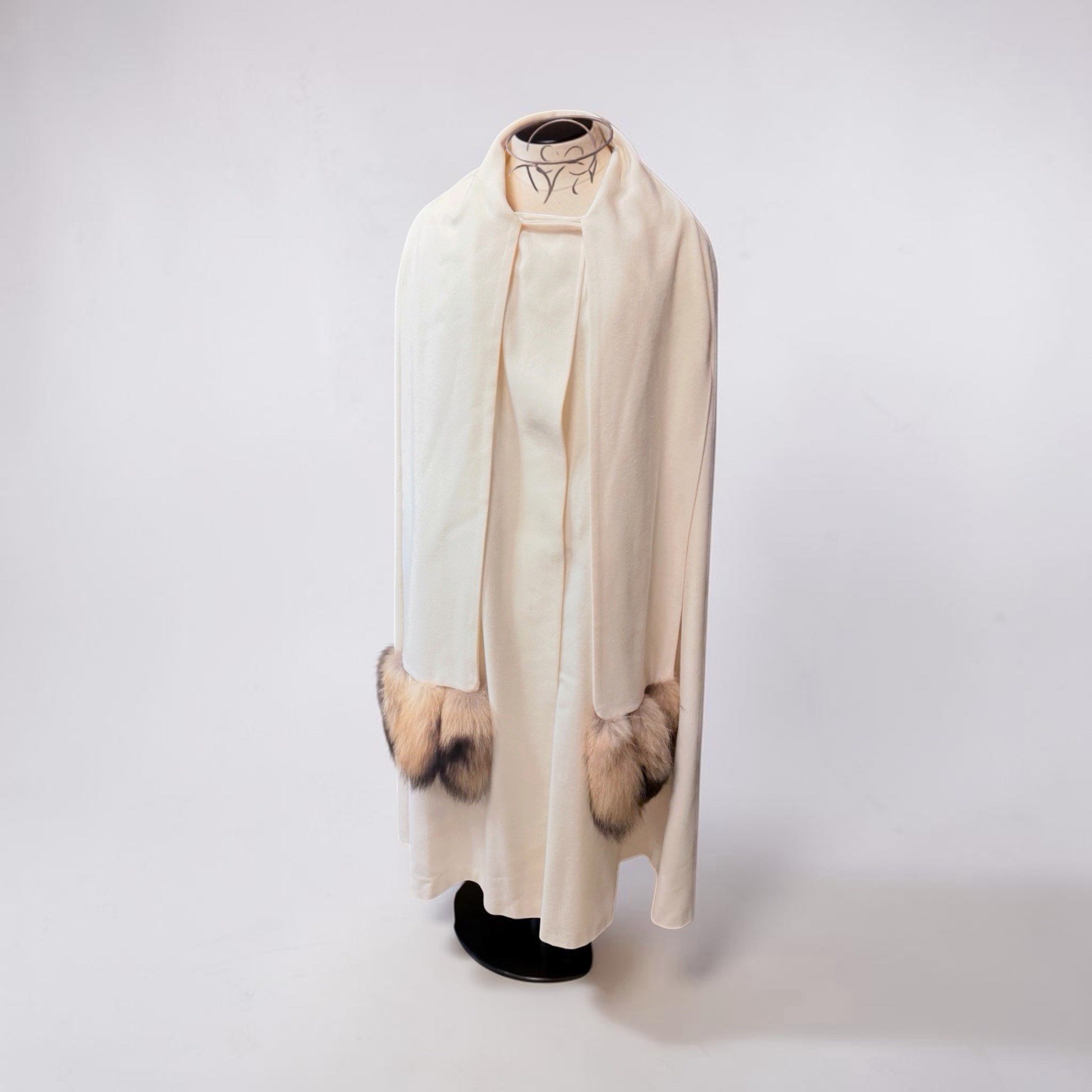 Vintage Winter White Opera Cape Merino Wool Fox Fur Old Hollywood Glam