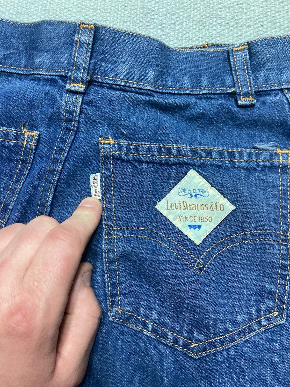 Vintage 70s Levi’s denim skirt white tab dark wash preppy women’s size 7 24”