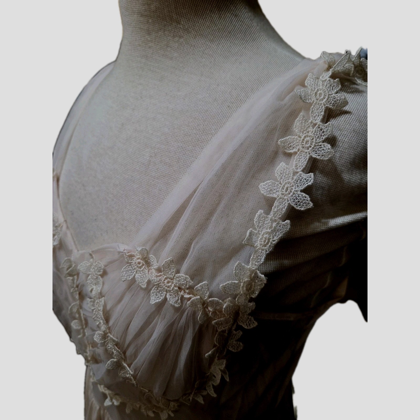 Forty Winks Vtg Sz 38 Nylon USA Long Blush Nightgown Floral Applique