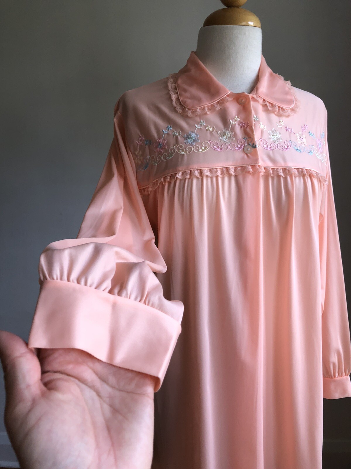STUNNING VTG KATZ Peach Nylon & Lace Embroidered Nightgown Lingerie SZ S