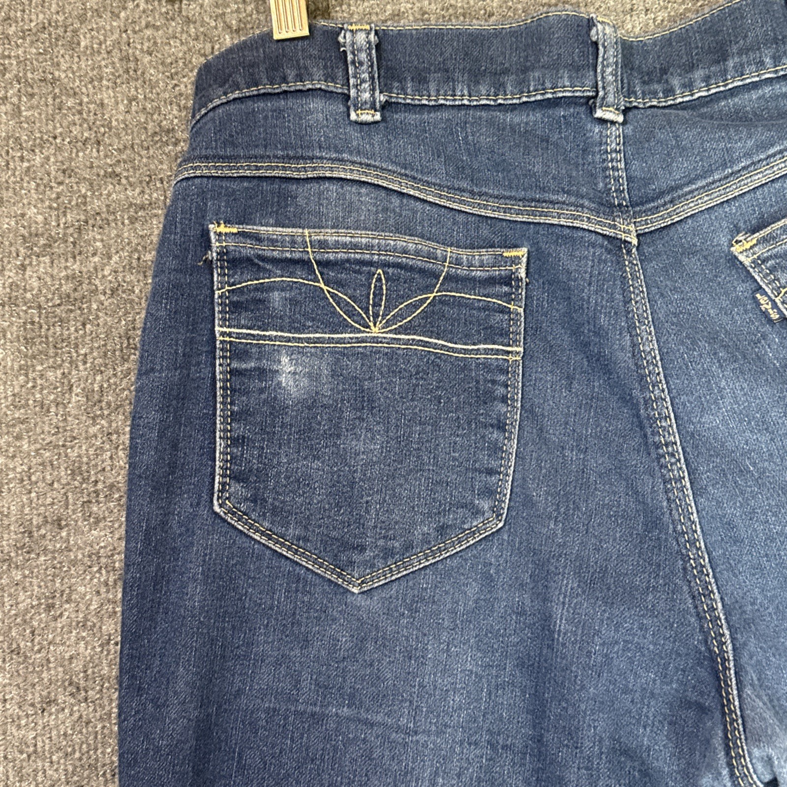 Levis Movin On Denim Jeans Size 34×32 Black Tab 5 Pocket Distressed