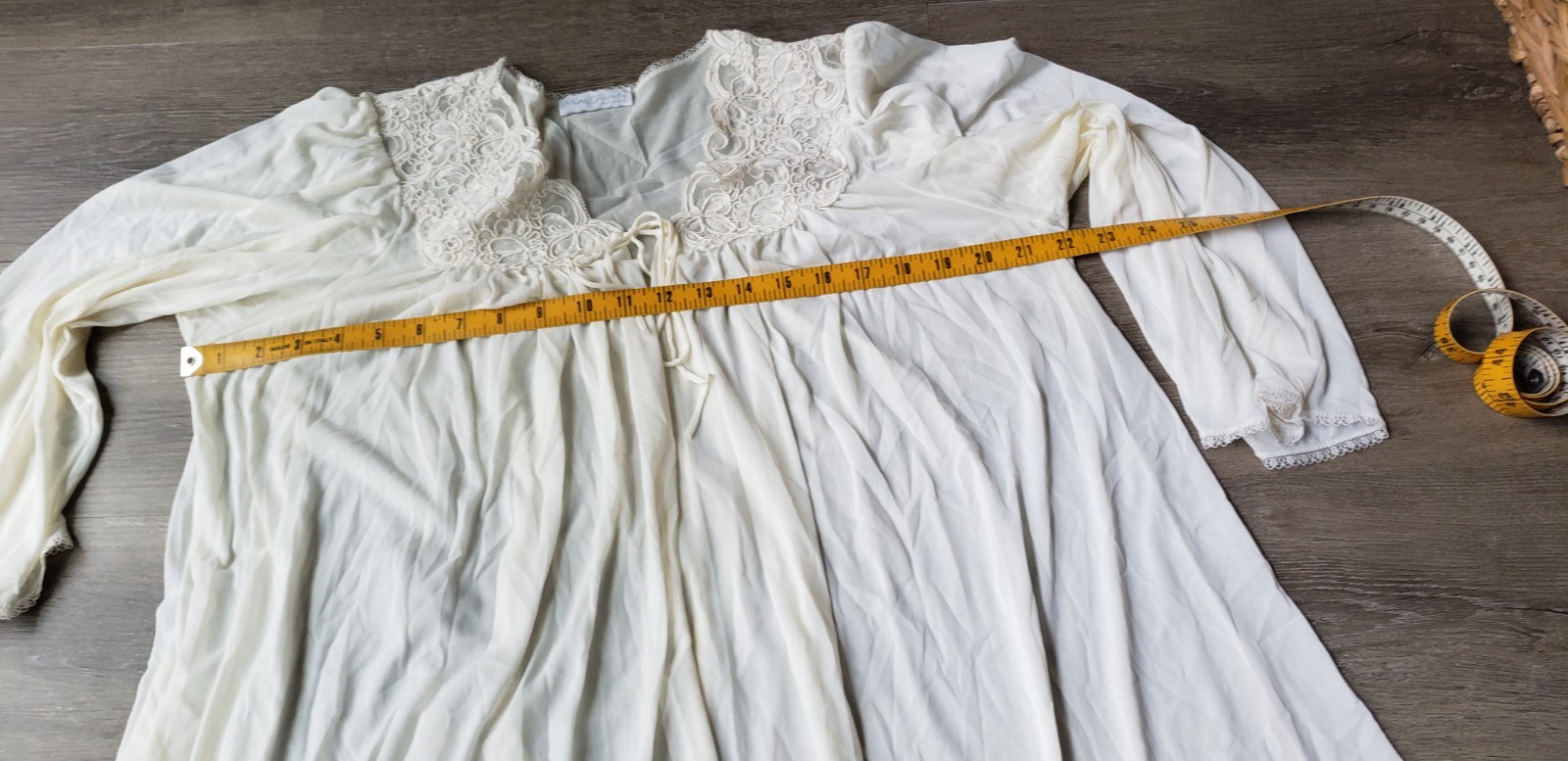 VTG 70s Miss Elaine Cream Nylon Short Robe Sz M 3/4 Sleeve Semi-Sheer FLAWS