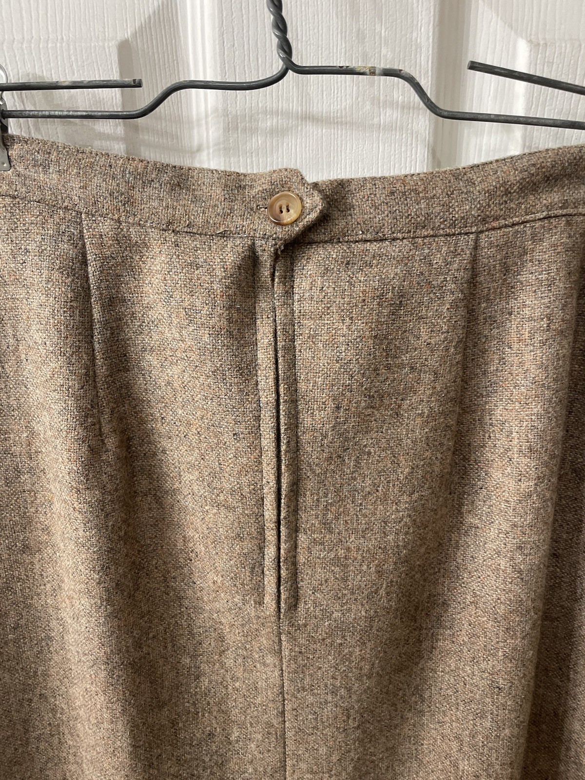 70s PRESTIGE OF BOSTON VINTAGE WOOL MID SKIRT UNION MADE USA TAN CLASSY PLEATED