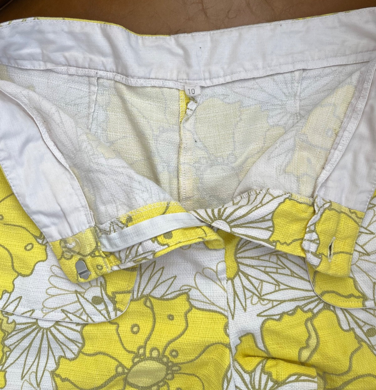 True Vintage 60s 70s Yellow Floral Daisy Pique Shorts Retro Mod Size 10