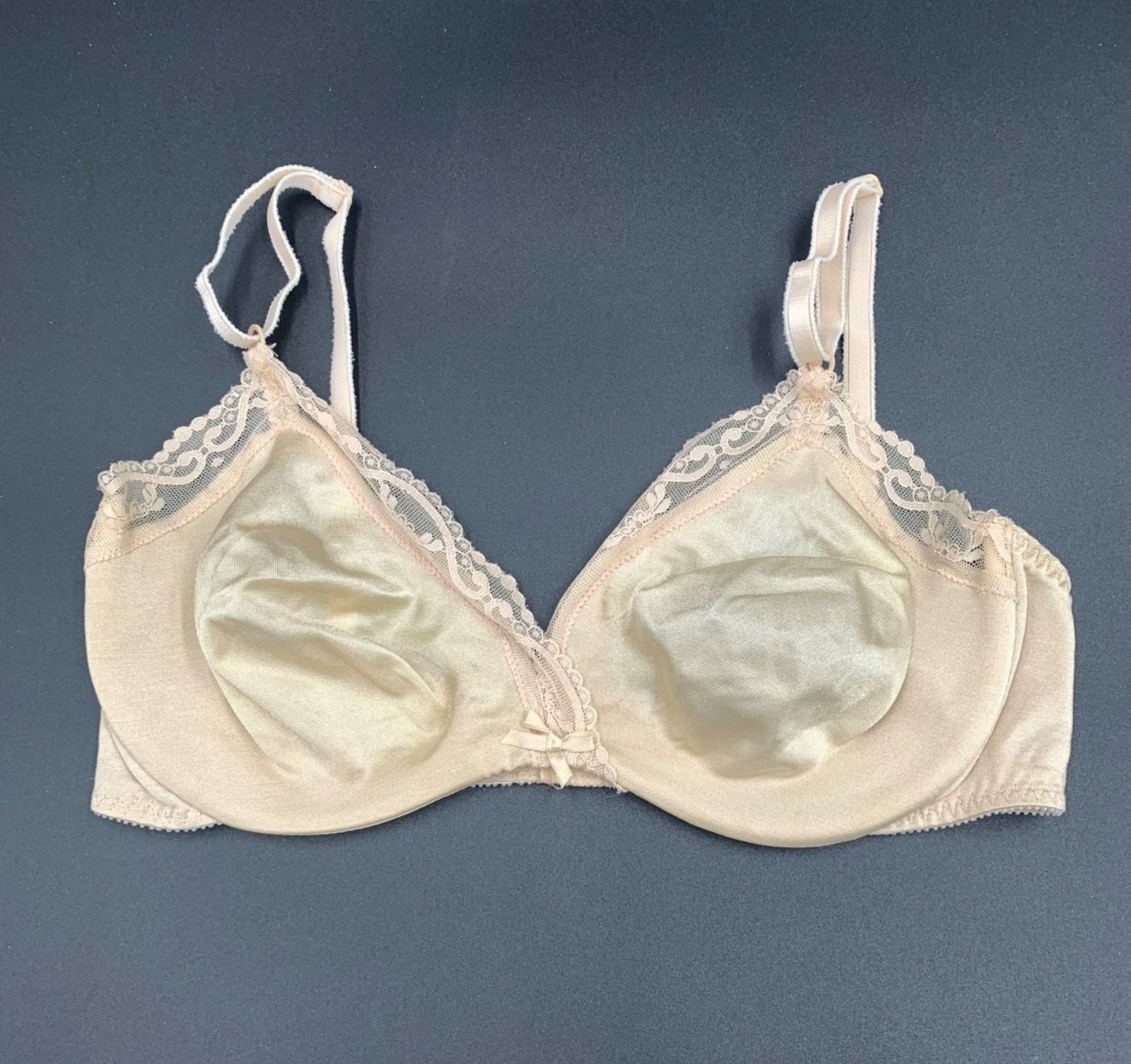 VTG Warners Body Icing 34D Style 1063 Lace Underwire Bra Beige