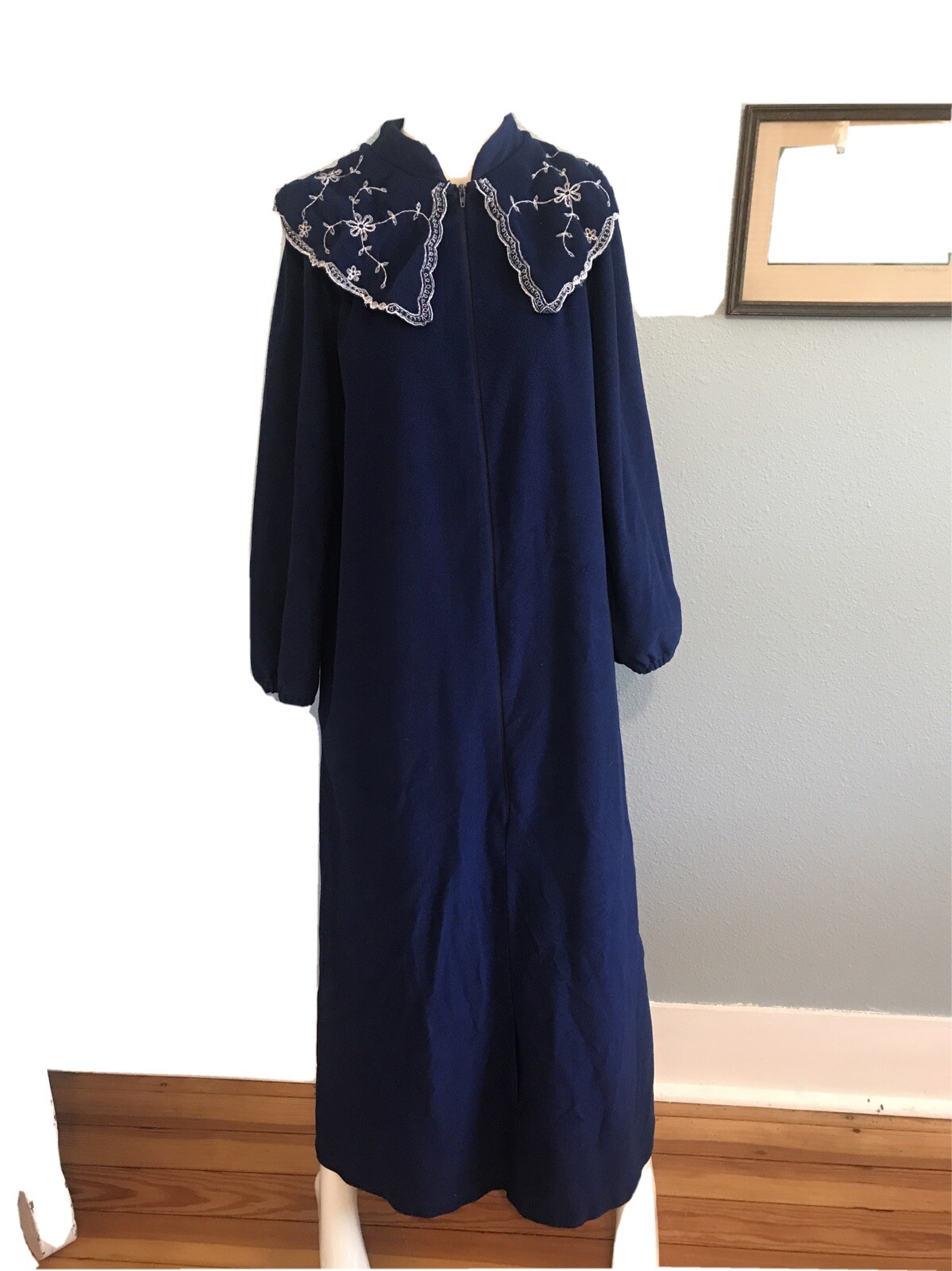 Vintage Lara Dee Velour Robe