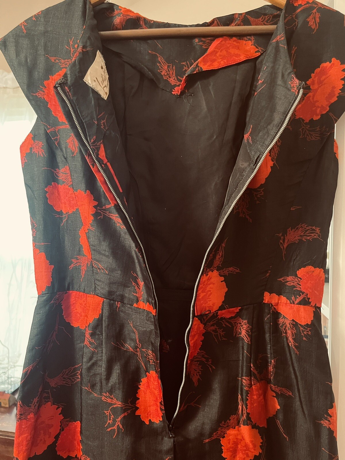VTG Vintage 1950s Retro Red Black Floral Vamp SILK WIGGLE DRESS Leslie Fay