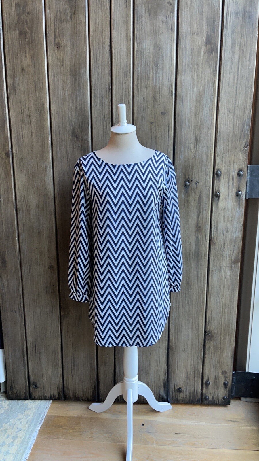 Fab’rik Chevron dress in dark blue with royal blue highlight