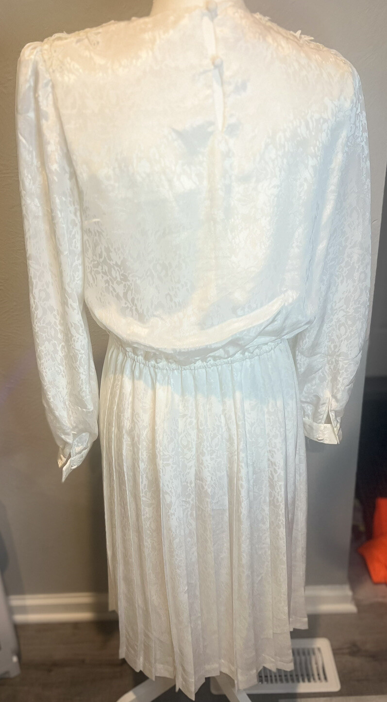 Vintage 70s Dim The Lights Petite 8 Silver Chiffon Pleated Long Sleeve Dress