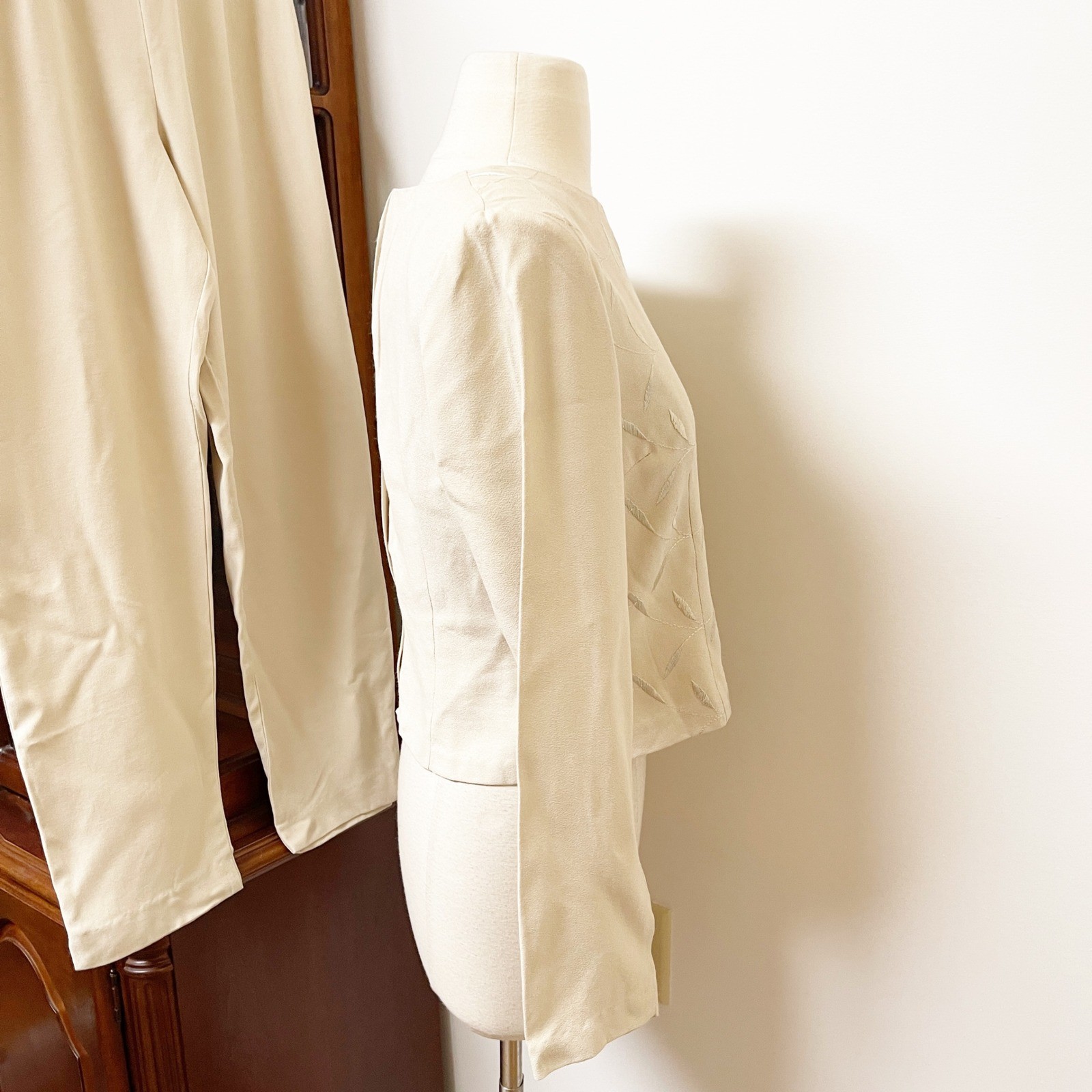Christy Lyn Vintage Cream Two Piece Pant Set Embroidered Top Trousers Size 9/10