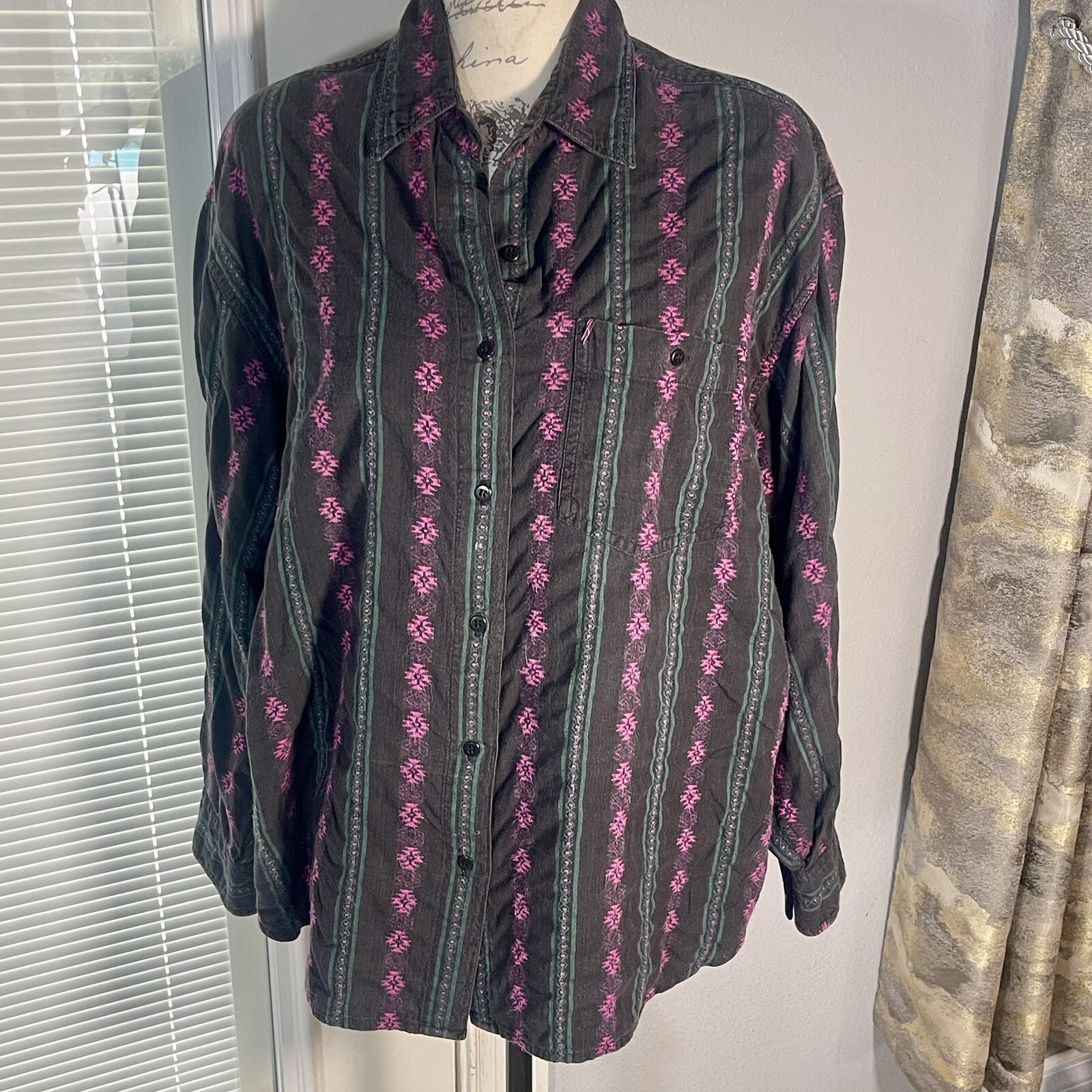 Futures Vtg 90’s Aztec Embroidered Distressed Worn Button Up Grunge Top Sz 1X