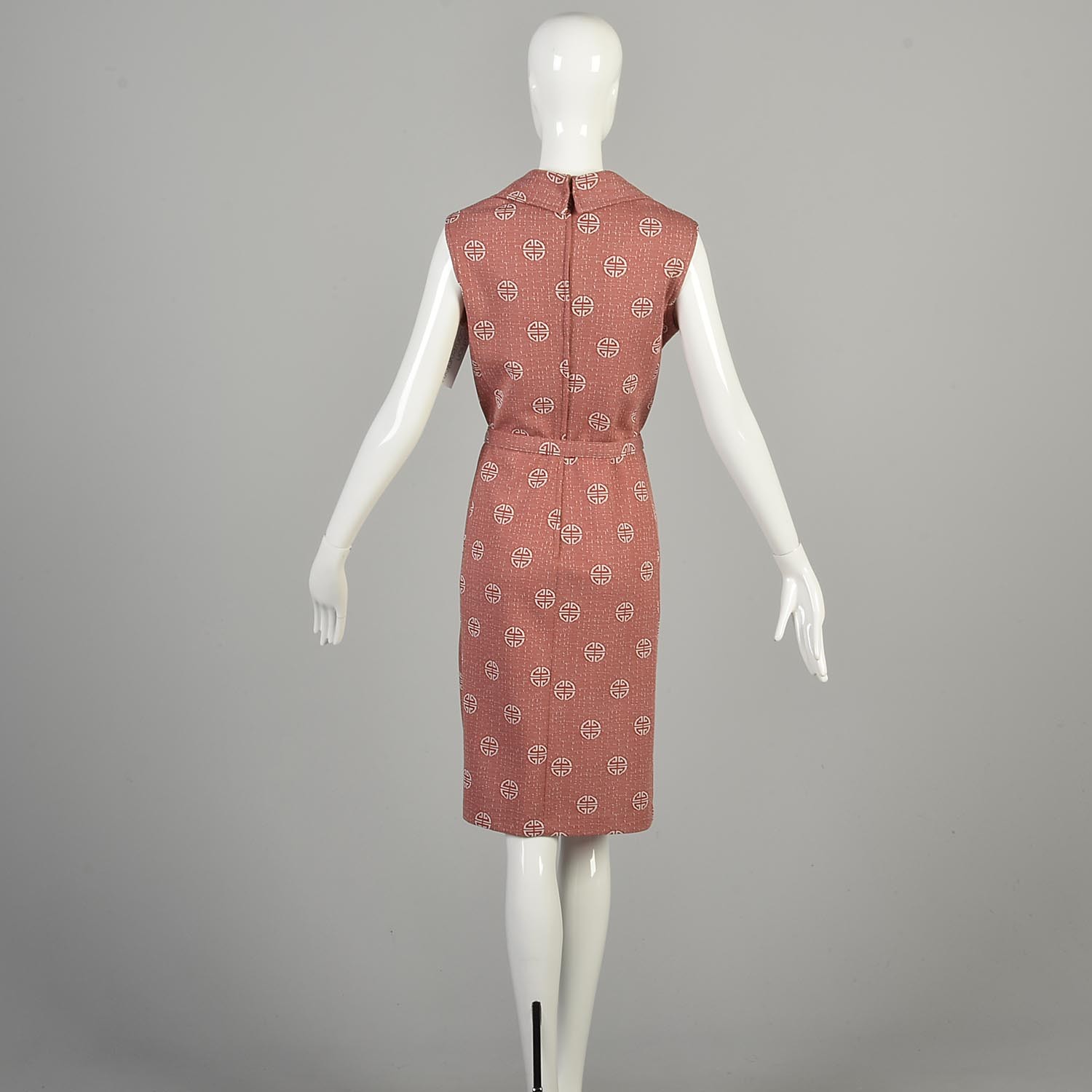 1970s Large Asian Pattern Sleeveless Dress Belted Knee length Wing Collar
