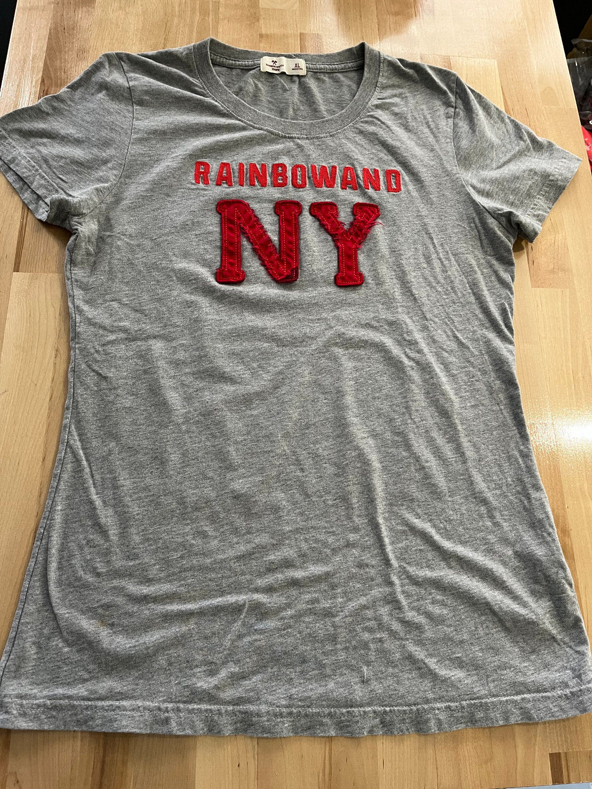 Vintage Rainbow Stitch Rainbow and NY Graphics GRAY Tshirt – Women’s sz XL