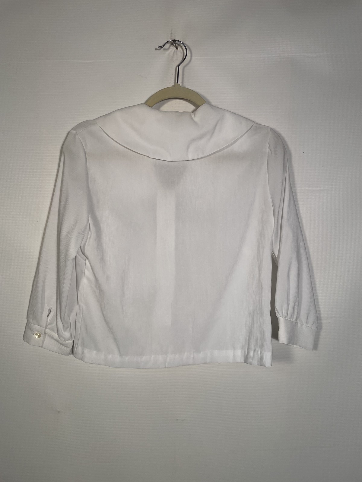 Vintage 60s White Polyester Crepe Blouse With Flower At Collar USA Size S/M
