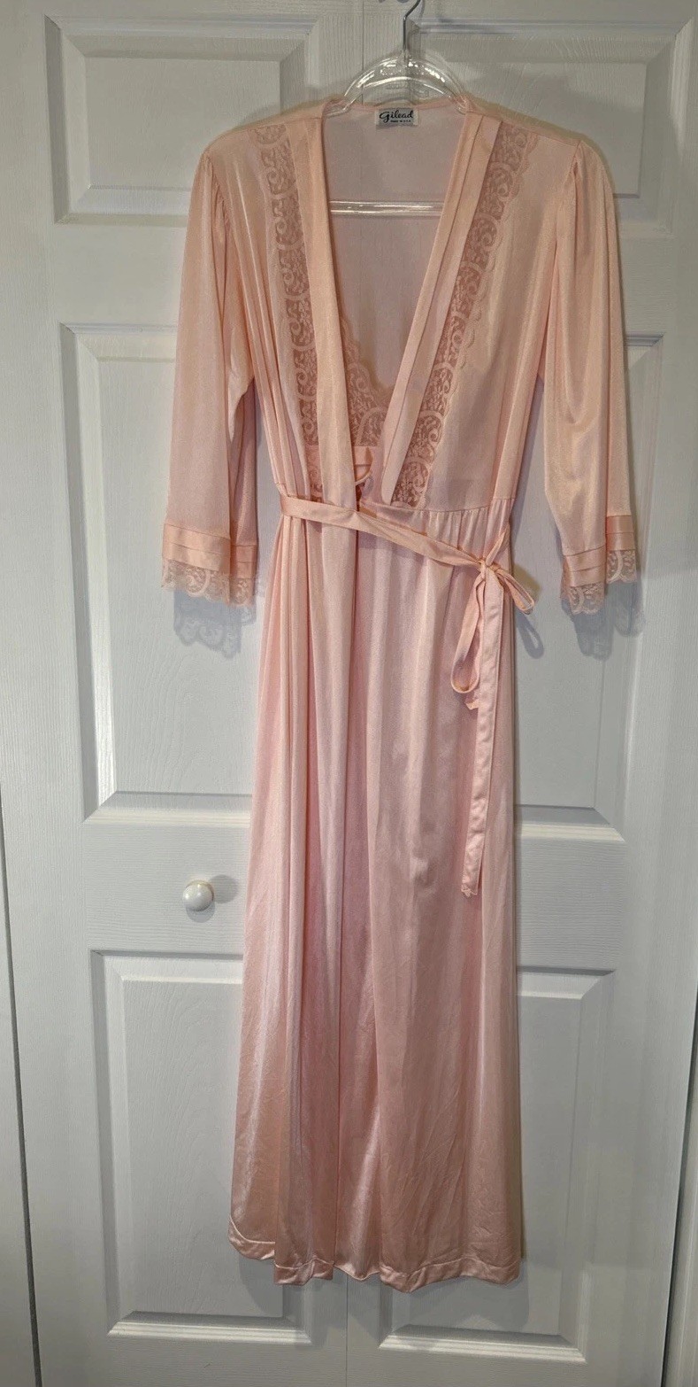 Gilead Peignoir Set Nightgown Robe Women S/M Pink Peach Lace Trim Vintage USA