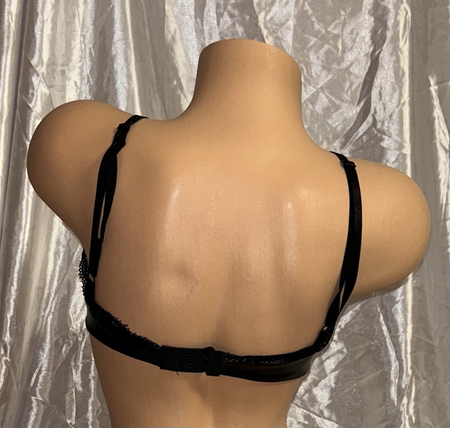FOREVER 21 Black Shiny Pleather Nylon Eyelet Lace Trim Wireless Bra Bralette S