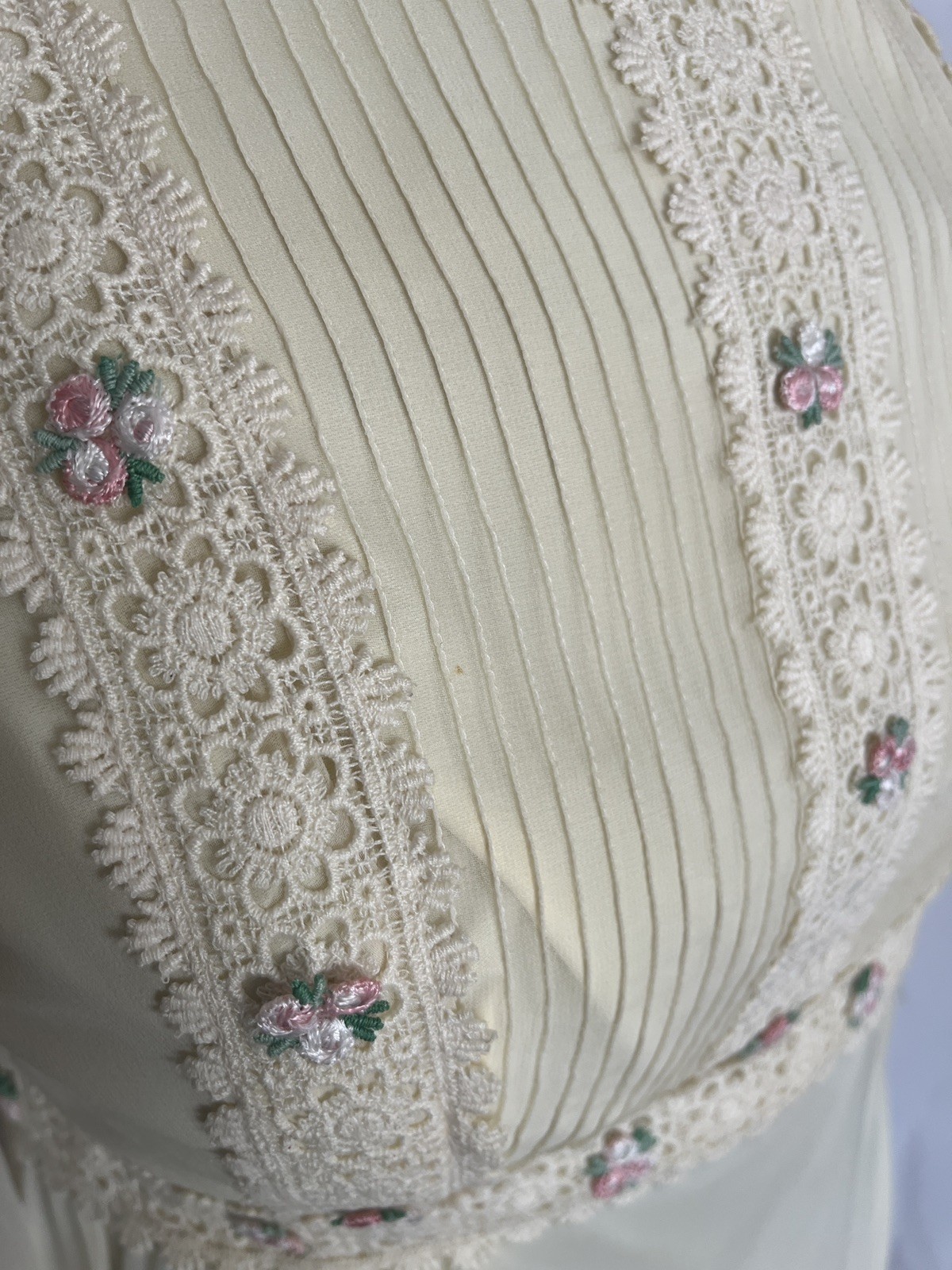 VINTAGE Boho Cottagecore Prairie Cream Dress Rose Details