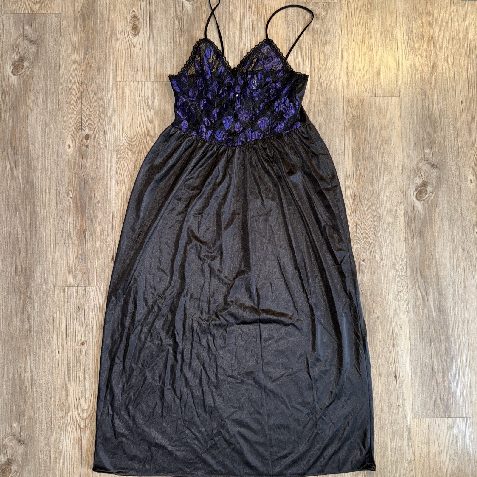 Vintage Petra Fashions Long Nightgown Lingerie Size Large USA Shiny Slinky Fem