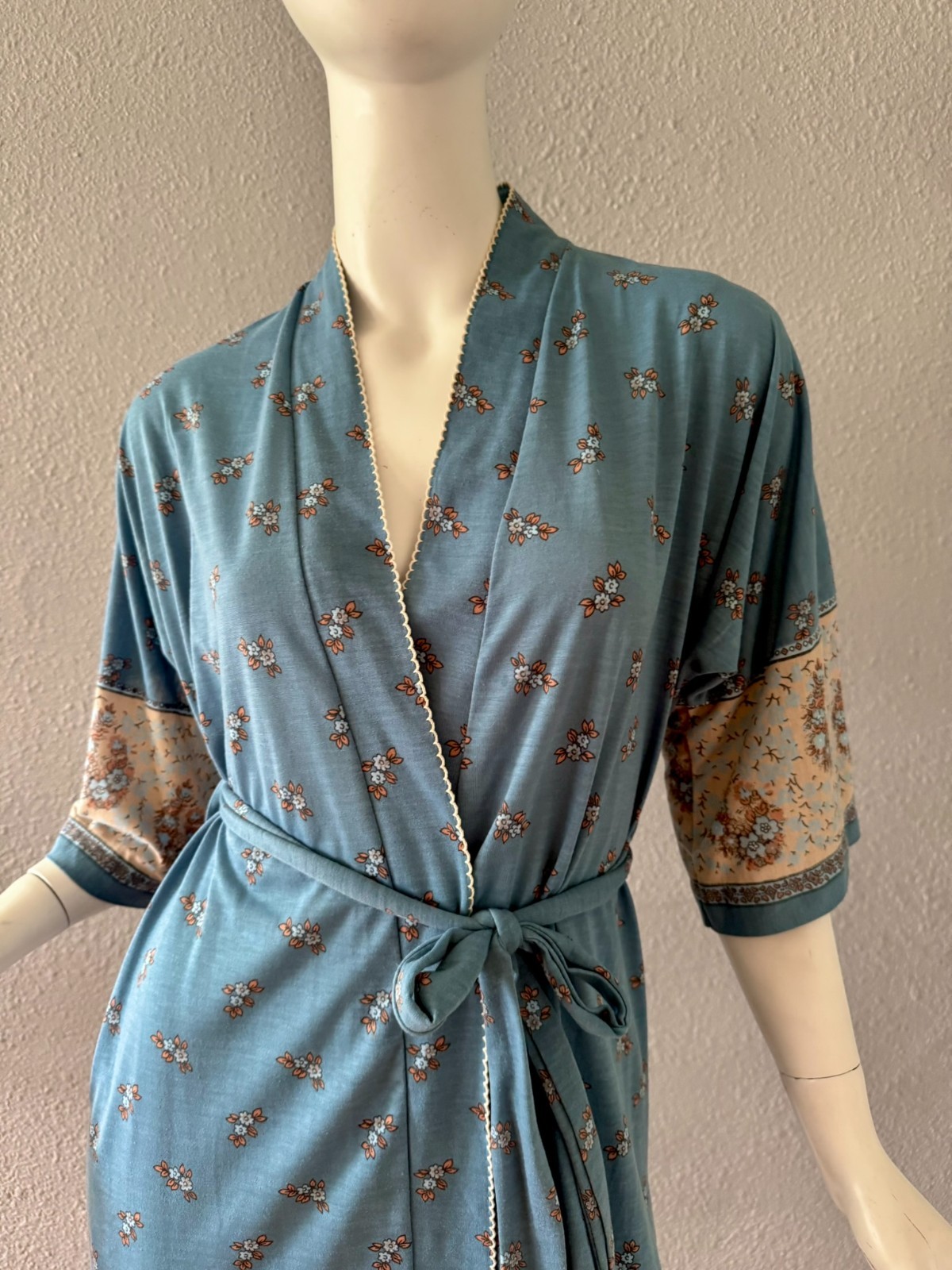 Vintage 70s Paisley TRES BELLE Dolman Sleeve Kimono Robe S