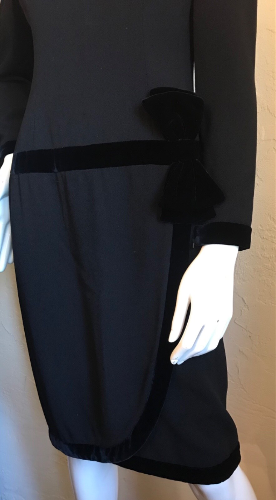 VINTAGE 1980’s VALENTINO NIGHT Black Crepe & Velvet Cocktail Evening Dress 6