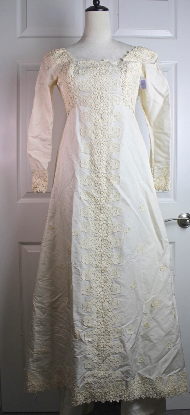 VTG Unbranded Handmade Ivory Taffeta Floral Lace Long Slv Wedding Dress Size XS