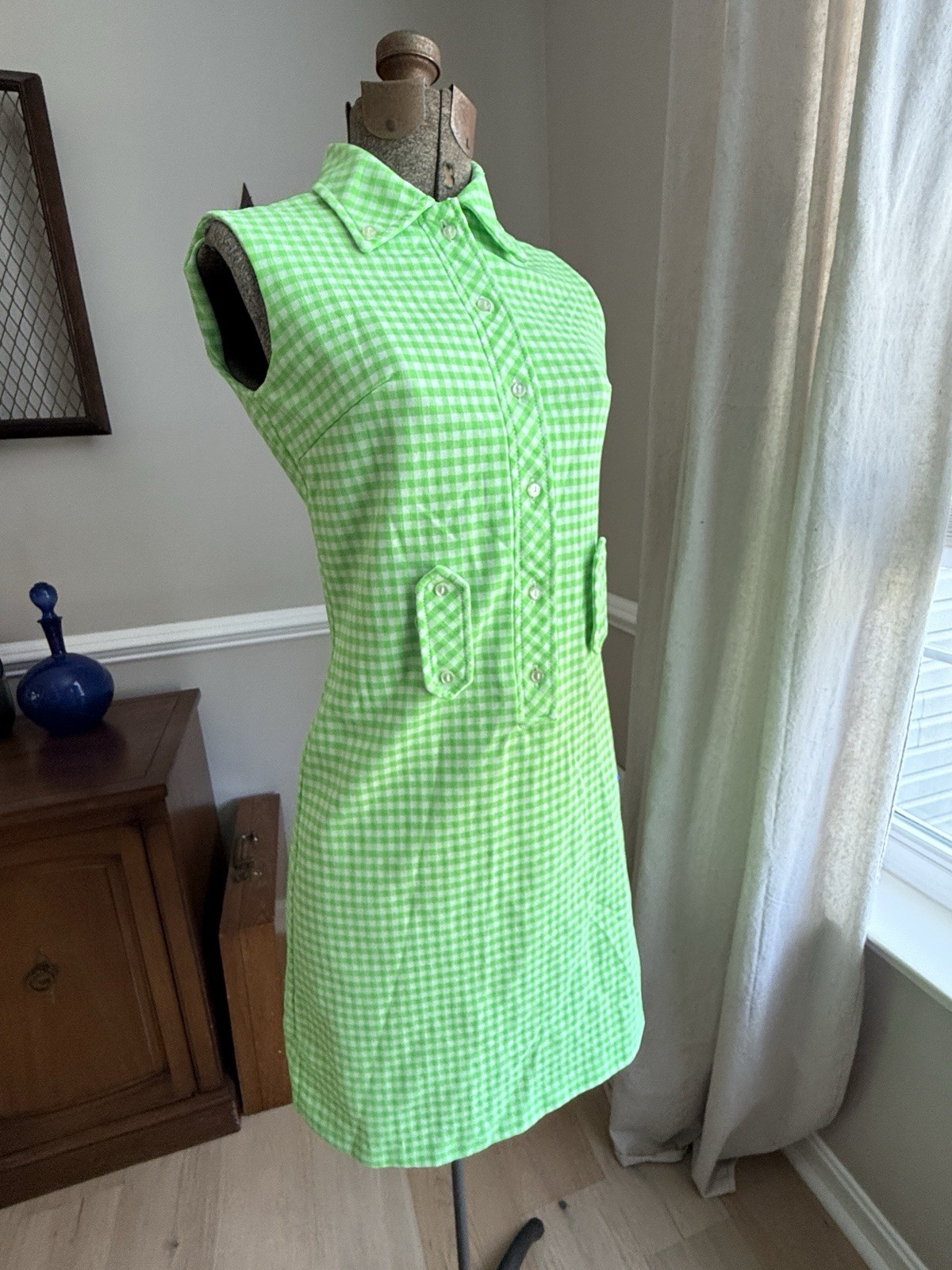 Super cute Vtg mod 60s-70s Green and white gingham dress with dagger collar