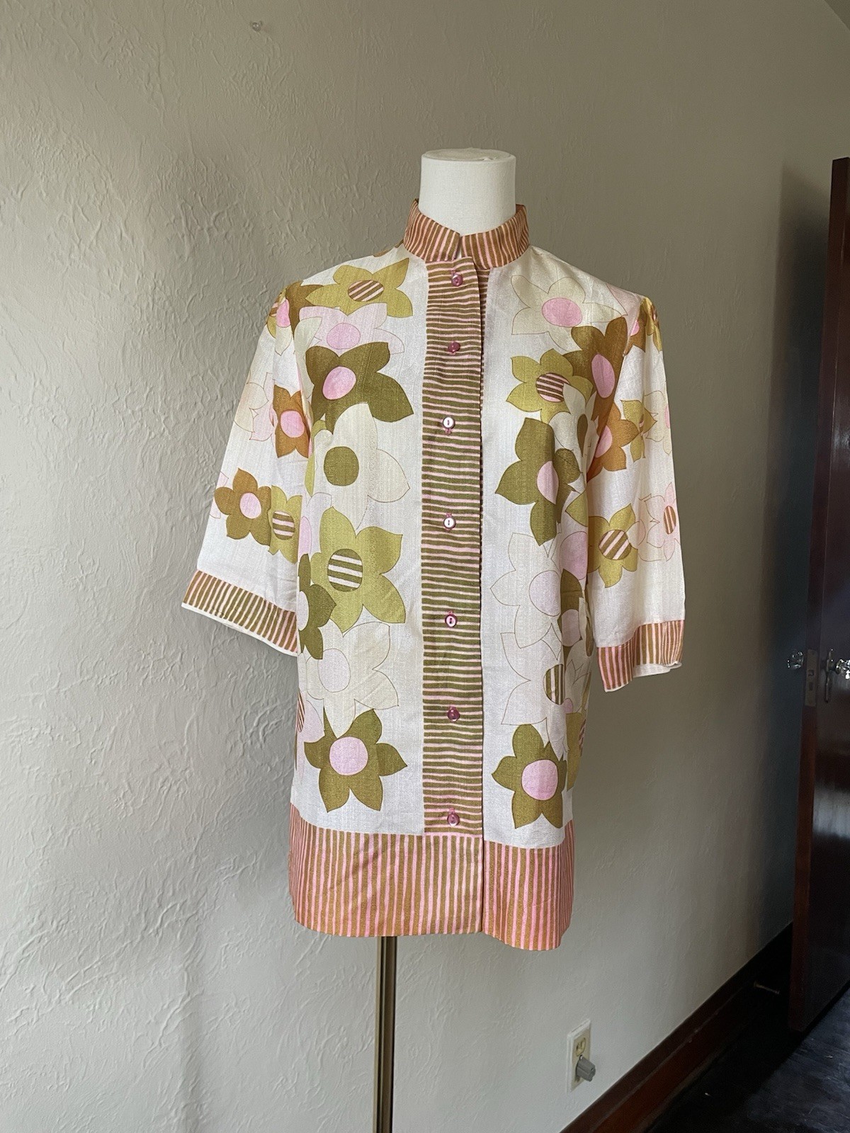 Vintage 60s Alex Coleman Abstract Mod Psychedelic Floral Collarless Button up