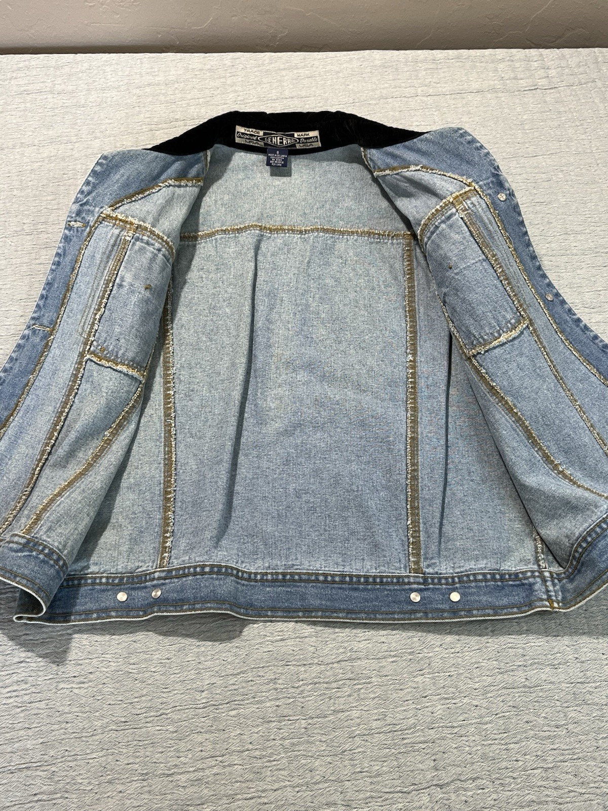 Generra Jean Vest Women’s Small 100% Cotton Light Wash Denim Black Velvet Collar