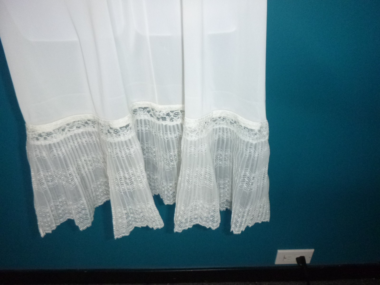Vtg 50s Jean Vernon Fancy Off White Full Slip Lace Trim Pleated hem Sz S