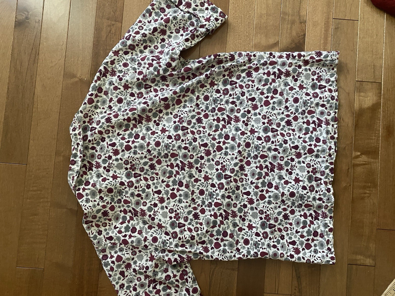 Vintage Women’s Small 1960s? Half Sleeve Shirt Peter Pan Collar Burgundy Floral