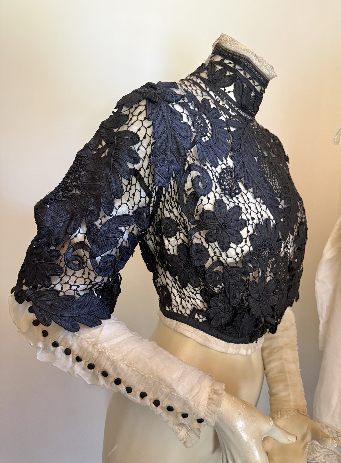 ANTIQUE BELLE EPOQUE GRAPHIC HAND TAPE LACE BODICE BEAUTIFUL DETAILS