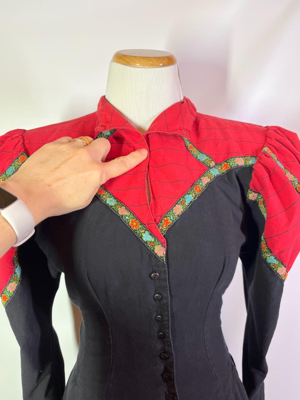 Vintage 1980s MENU Size 8 Western Style Dress V-Waist Puffed Sleeves *Flaw