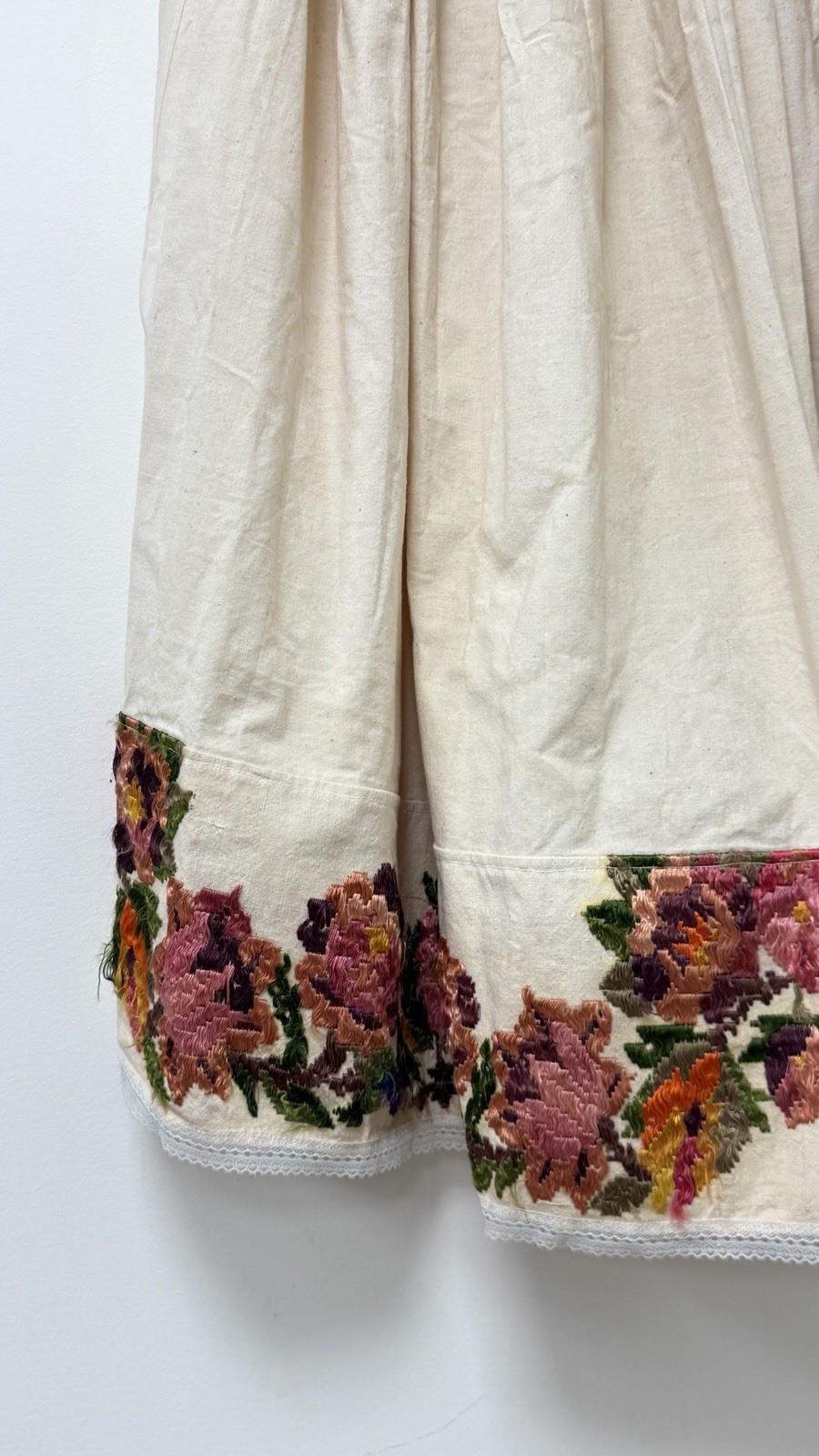 ANTIQUE EUROPEAN Hungarian FLORAL EMBROIDERED LINEN SKIRT 1900s Vintage