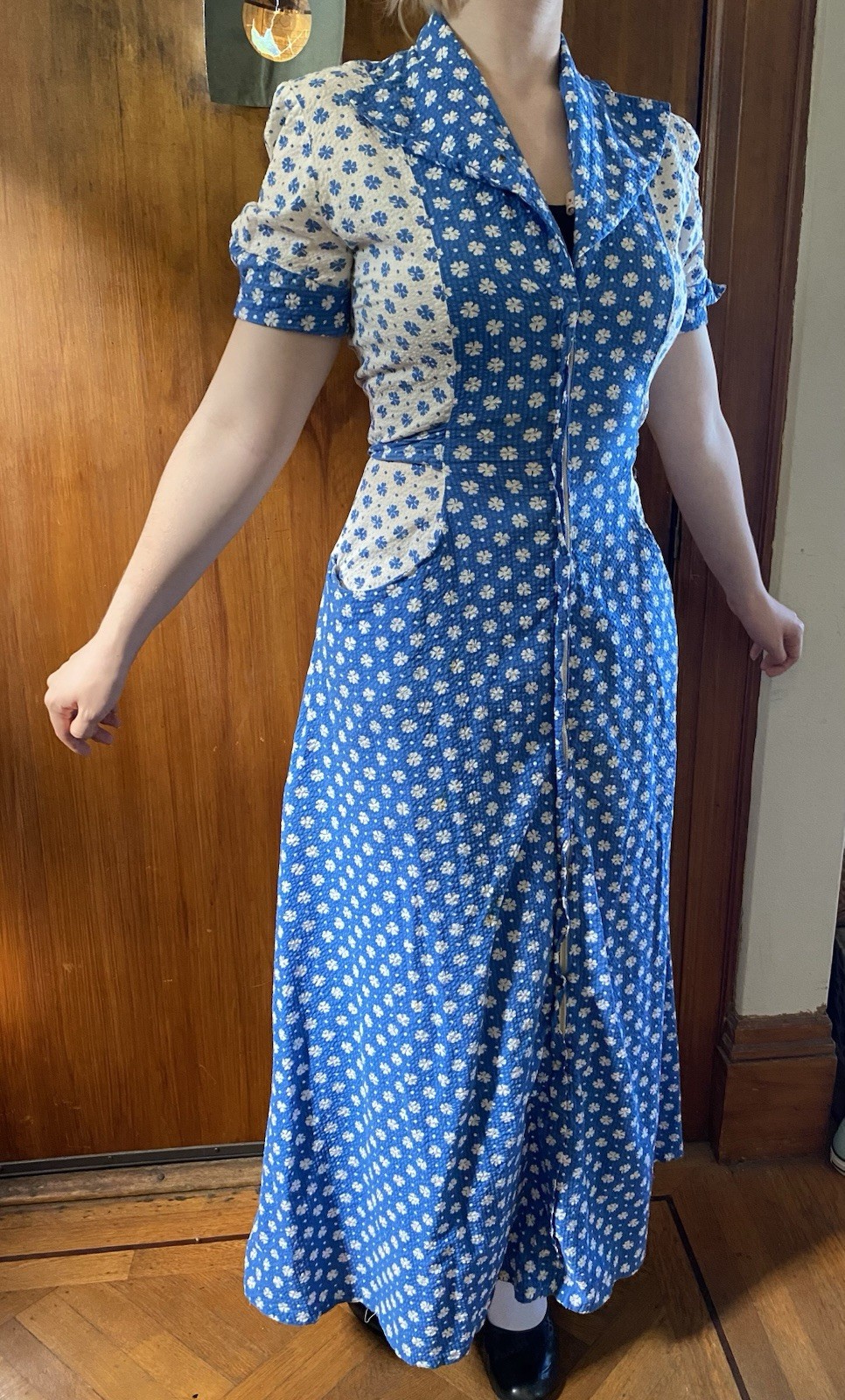 Vintage 1930s-40s White Blue Floral Lounge House Dress Puff Sleeve Zip Front Med
