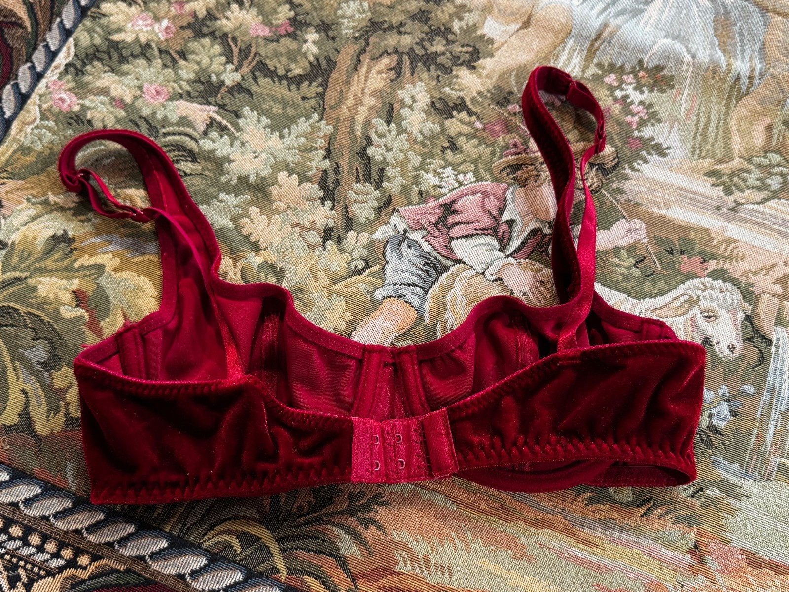 VINTAGE VICTORIA’S SECRET ~DARK RED VELVET DEMI UNDERWIRE BRA ~ SIZE 34B