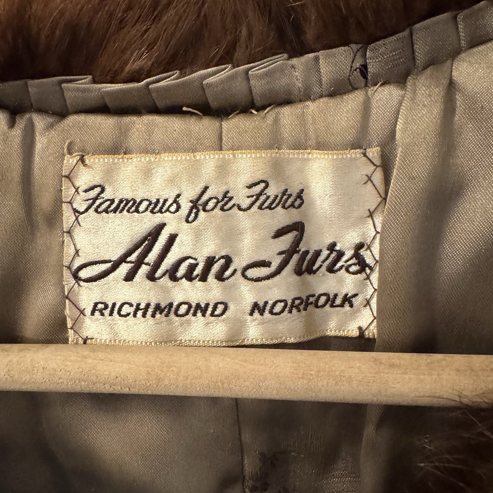Vintage Alan Furs Richmond Virginia Mink Stole Famous For Furs Needs Repair