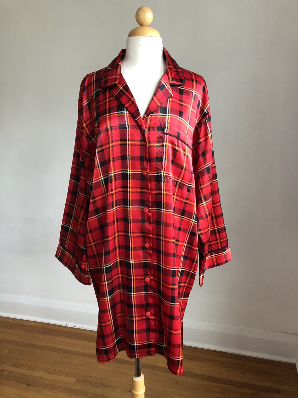 GORGEOUS VTG CRUZ Red Plaid Silky Satin Button-up Nightgown SZ M